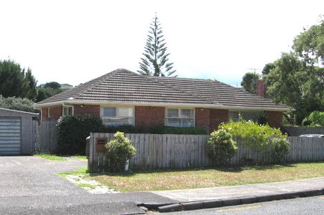 Photo of property in 2 Cajero Place, Green Bay, Auckland, 0604