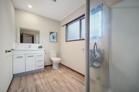 Photo of property in 1/8 Mcinnes Road, Weymouth, Auckland, 2103