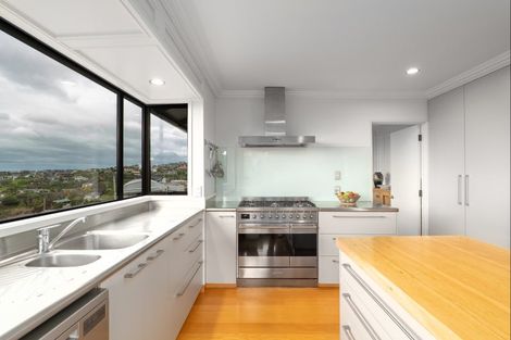 Photo of property in 100 Mount Pleasant Road, Mount Pleasant, Christchurch, 8081