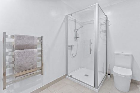 Photo of property in 11f Clearwater Cove, West Harbour, Auckland, 0618