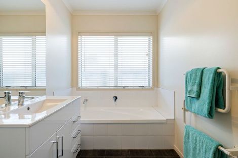 Photo of property in 9a Dover Road, St Andrews, Hamilton, 3200