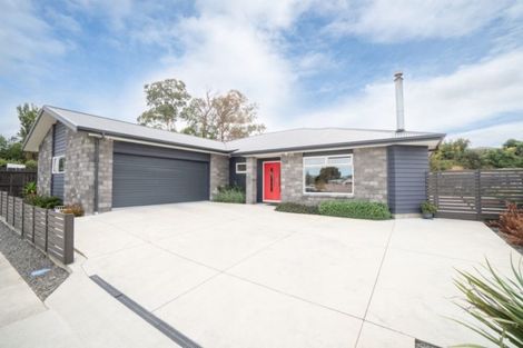 Photo of property in 3 Freedom Drive, Kelvin Grove, Palmerston North, 4414