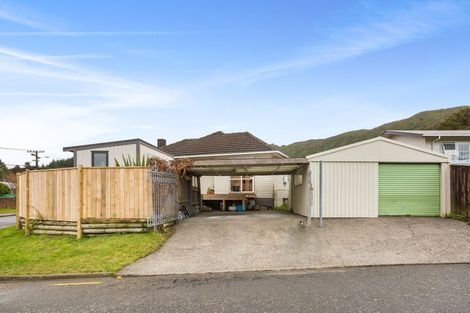 Photo of property in 32 Ruthven Road, Wainuiomata, Lower Hutt, 5014