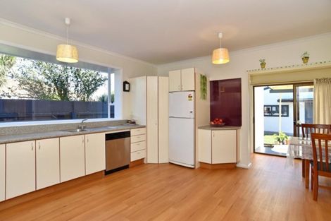 Photo of property in 213 Main North Road, Redwood, Christchurch, 8051