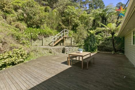 Photo of property in 6 Waipuna Grove, Stokes Valley, Lower Hutt, 5019