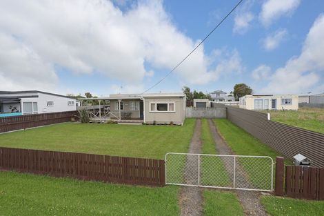Photo of property in 18 Linklater Avenue, Foxton Beach, Foxton, 4815