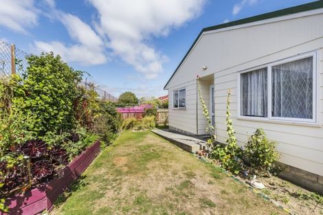 Photo of property in 3/61 Main Road, Titahi Bay, Porirua, 5022