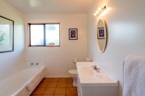 Photo of property in 108 Field Way, Waikanae Beach, Waikanae, 5036