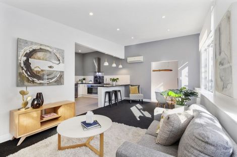 Photo of property in 203 Sutherland Road, Lyall Bay, Wellington, 6022