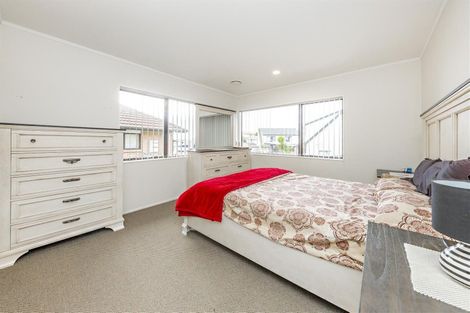 Photo of property in 2/23 Lowburn Place, Clover Park, Auckland, 2019