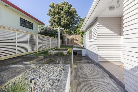 Photo of property in 8a Bay Drive, Titahi Bay, Porirua, 5022