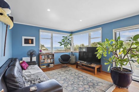 Photo of property in 19 Beach Valley Road, Piha, New Lynn, 0772