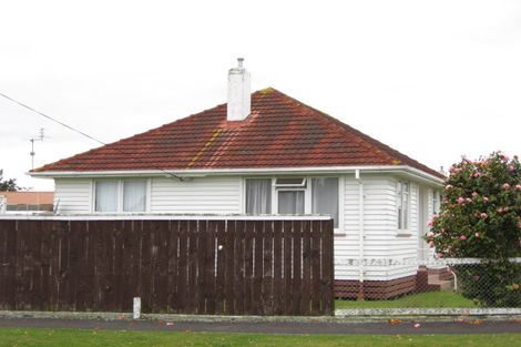 Photo of property in 25 Miro Street, Merrilands, New Plymouth, 4312