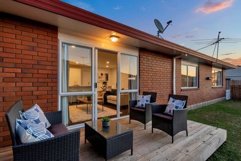 Photo of property in 2/5 Barbados Drive, Unsworth Heights, Auckland, 0632