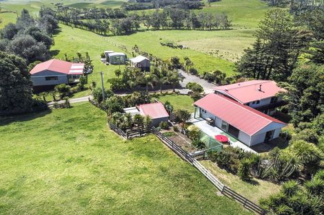 Photo of property in 476 Rehutai Road, Baylys Beach, Dargaville, 0377