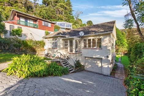 Photo of property in 16 Woodvale Grove, Fairfield, Lower Hutt, 5011