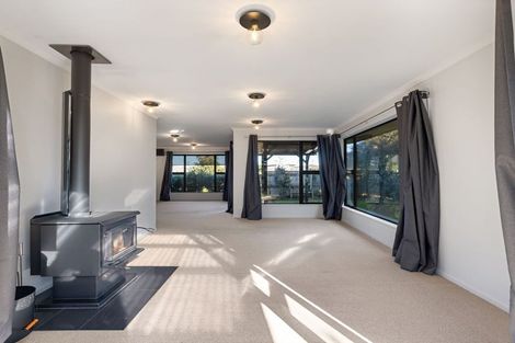 Photo of property in 6 Galea Grove, Kelvin Grove, Palmerston North, 4414
