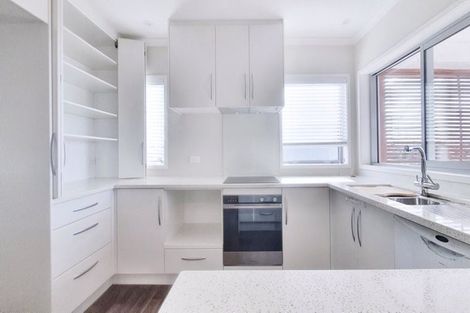 Photo of property in 19 Scott Road, Stanmore Bay, Whangaparaoa, 0932