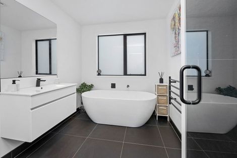 Photo of property in 9 Kristin Place, Manakau, Levin, 5573