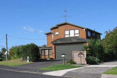 Photo of property in 1/2 Salem Place, Torbay, Auckland, 0630