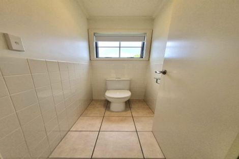 Photo of property in 3a Leiden Place, Totara Vale, Auckland, 0629