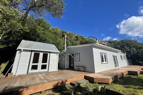 Photo of property in 143 Seatoun Heights Road, Miramar, Wellington, 6022