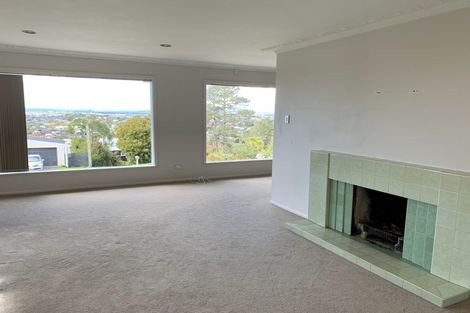 Photo of property in 8 Speedy Crescent, Hillcrest, Auckland, 0627