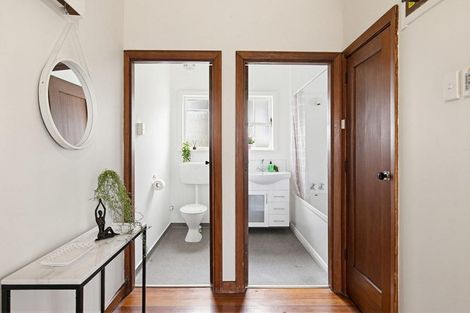 Photo of property in 8 Crawford Green, Miramar, Wellington, 6022