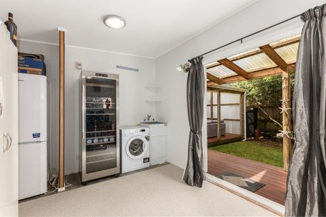 Photo of property in 75 Marine Parade, Eastbourne, Lower Hutt, 5013