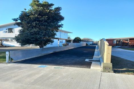 Photo of property in 17a Hollows Crescent, Takaro, Palmerston North, 4412