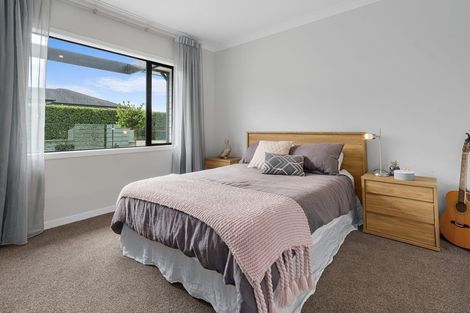 Photo of property in 33 Pohutukawa Parade, Riverhead, 0820