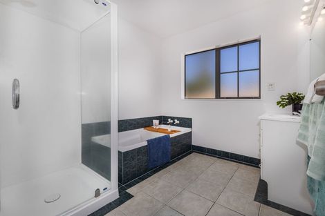 Photo of property in 136 Guildford Drive, Paraparaumu Beach, Paraparaumu, 5032