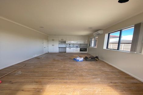 Photo of property in 8 Sam Place, Mangere, Auckland, 2022