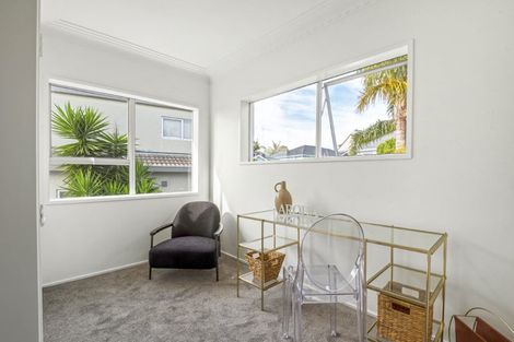 Photo of property in 1/3 Garadice Road, Rothesay Bay, Auckland, 0630