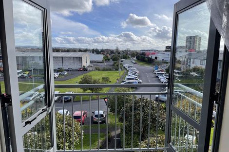 Photo of property in 3e/10 Crown Lynn Place, New Lynn, Auckland, 0600