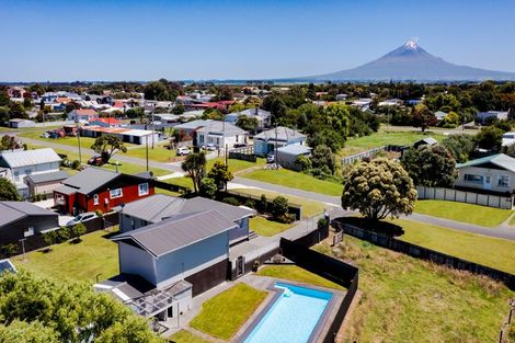 Photo of property in 74 Riemenschneider Street, Manaia, 4612