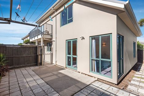 Photo of property in 2/52 Marine Parade, North New Brighton, Christchurch, 8083