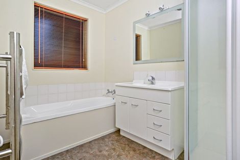 Photo of property in 24 Finchley Place, Hamilton East, Hamilton, 3216