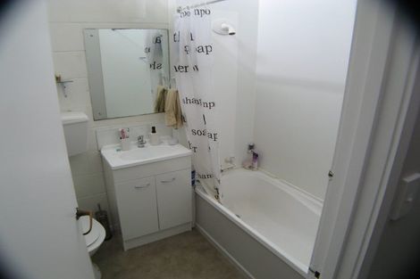 Photo of property in 1/135 Glenfield Road, Hillcrest, Auckland, 0626