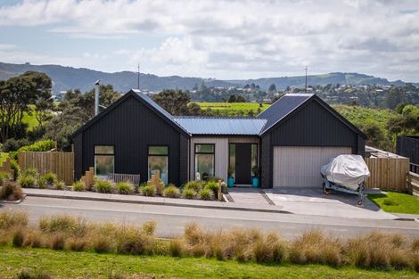 Photo of property in 15 Ruruhi Street, Raglan, 3225