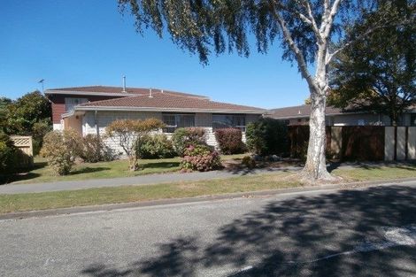 Photo of property in 1/5 Salford Avenue, Redwood, Christchurch, 8051