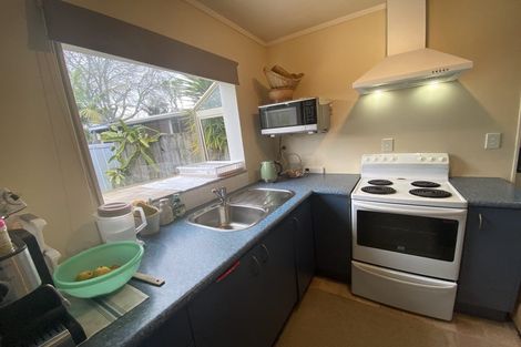 Photo of property in 35 Rua Road, Glen Eden, Auckland, 0602