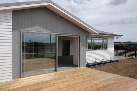 Photo of property in 11 Wheriko Avenue, Glenbrook, Waiuku, 2681