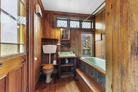 Photo of property in 43 Military Road, Northland, Wellington, 6012