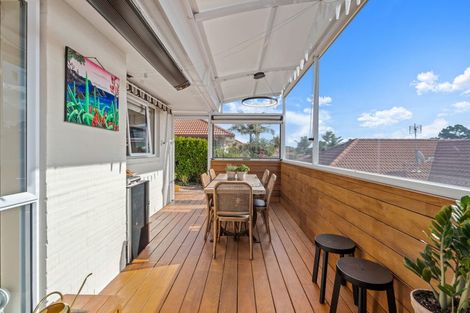 Photo of property in 31 Gillett Place, Botany Downs, Auckland, 2014