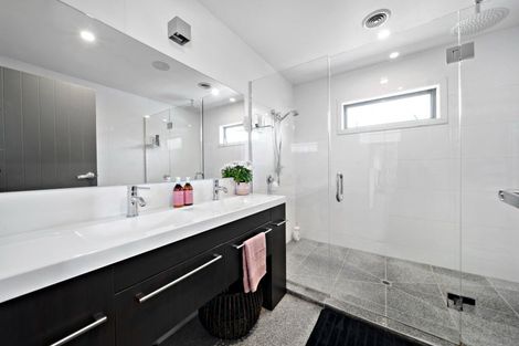 Photo of property in 9 Bridesdale Drive, Lake Hayes, Queenstown, 9304