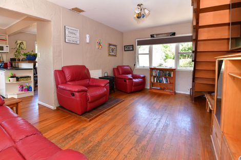 Photo of property in 15 Maori Hut Road, Red Beach, 0932