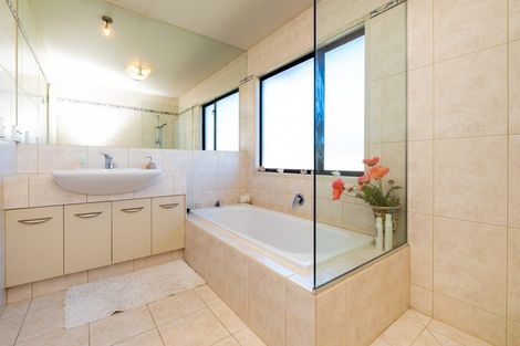 Photo of property in 1 Palmbrook Avenue, Havelock North, 4130
