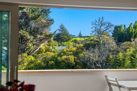 Photo of property in 11 Springbank Lane, Te Atatu Peninsula, Auckland, 0610