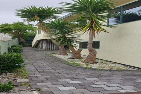 Photo of property in 2/150 Luckens Road, West Harbour, Auckland, 0618